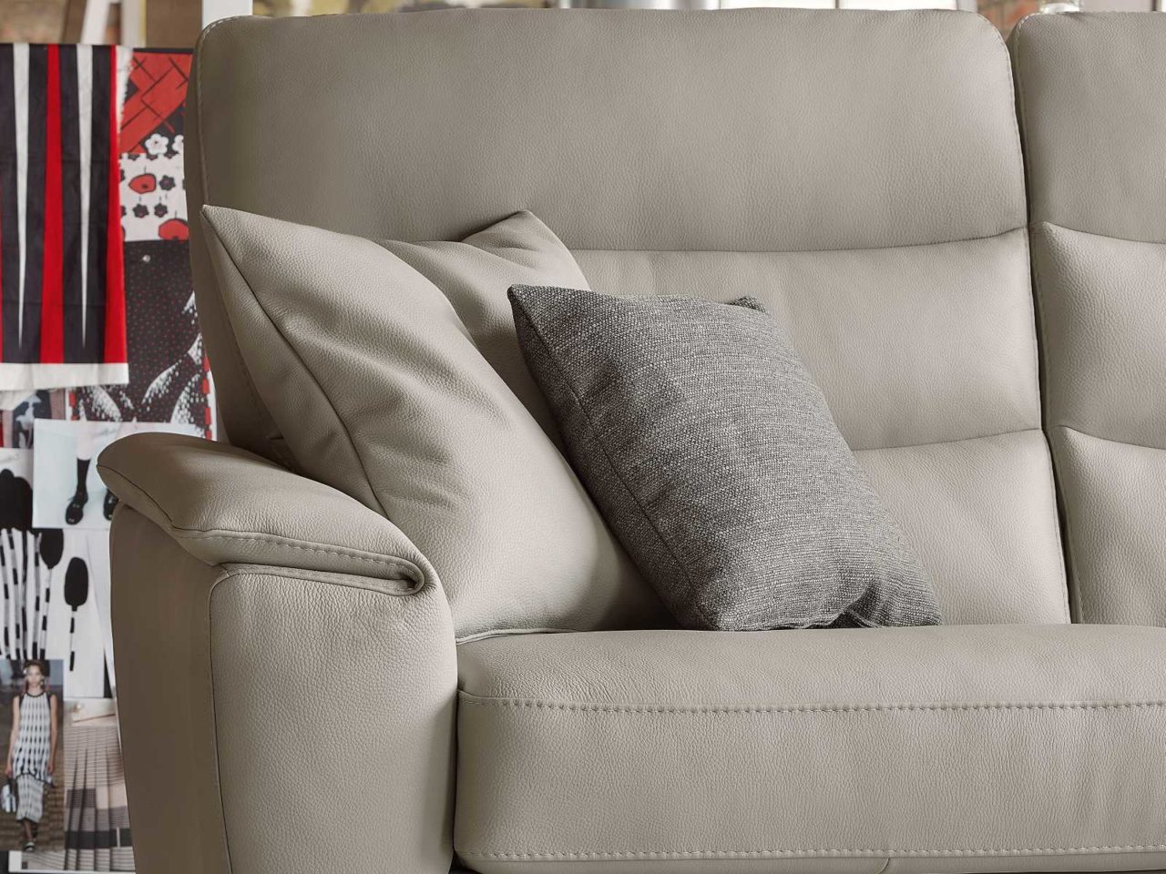 Particolare divano moderno Laurent